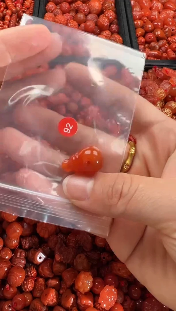 【闪购商品】南红玛瑙颈饰未镶嵌1