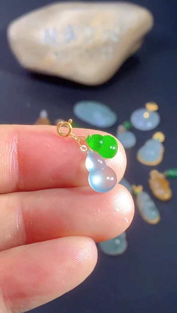 颈饰18K金镶嵌翡翠