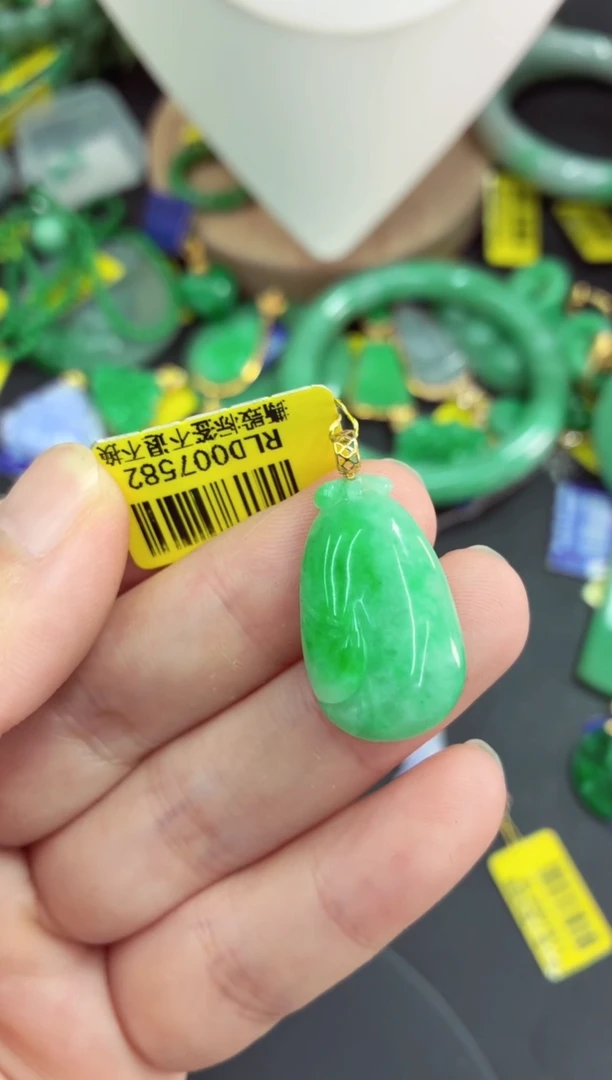 吊坠(不含链)18K金镶嵌翡翠挂件