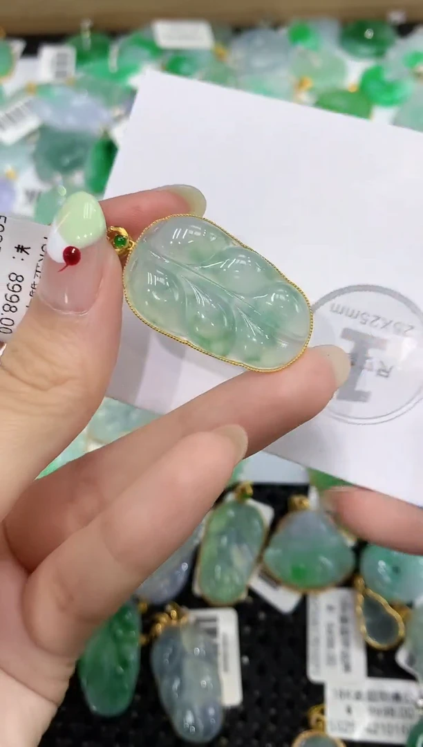翡翠18K金镶嵌颈饰111111111111