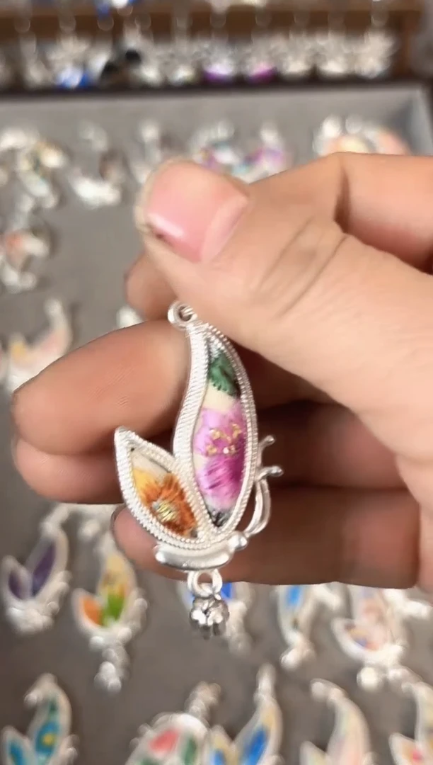 彩云南阁非遗老绣苗银饰品176