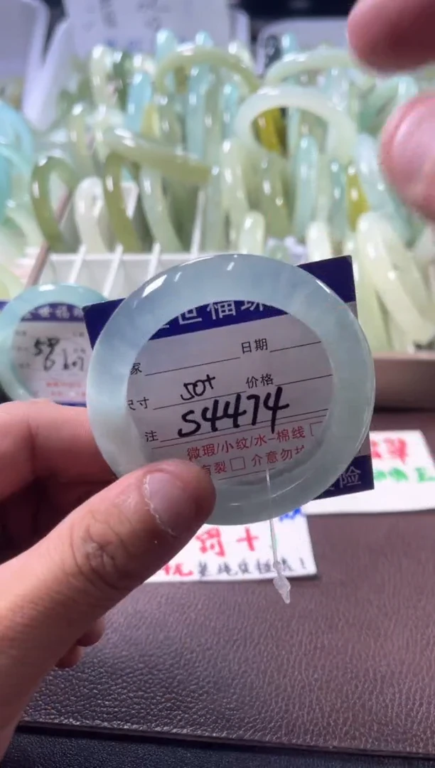 未镶嵌蛇纹石玉手镯1