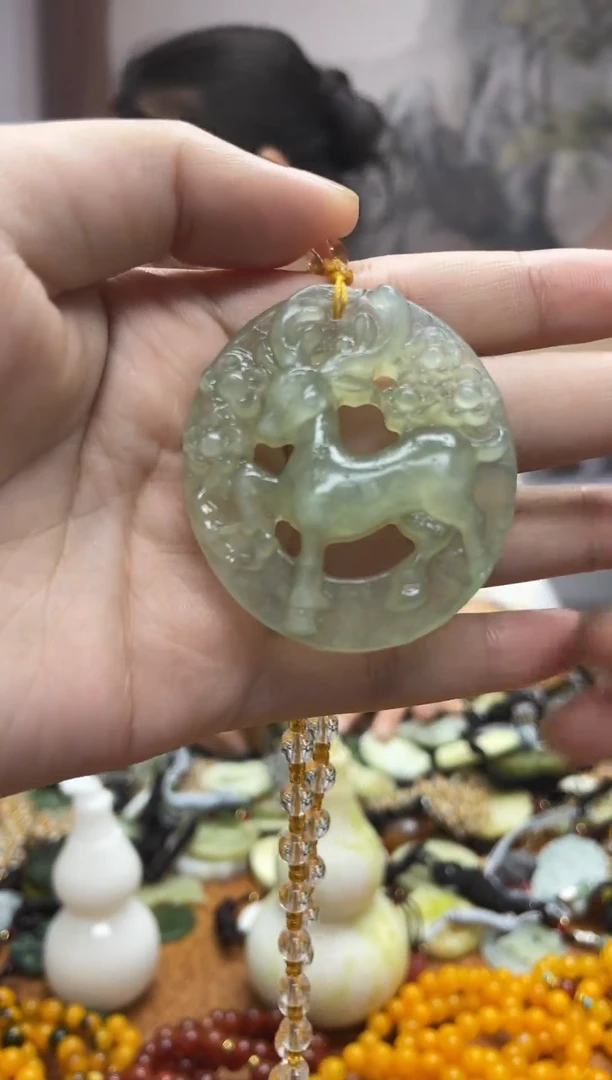 未镶嵌岫玉吊坠`