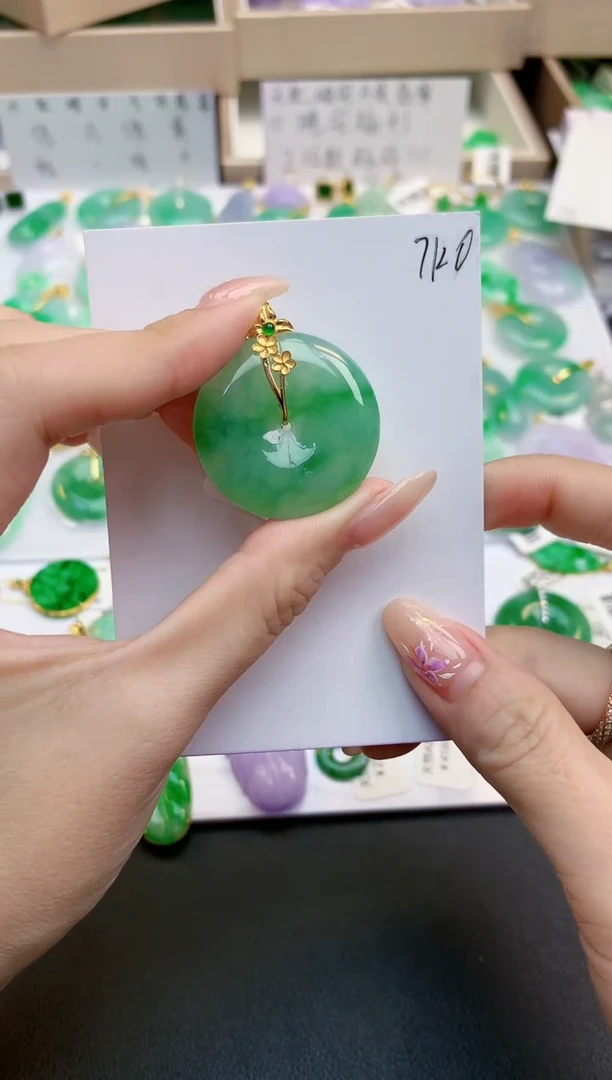 颈饰18K金镶嵌翡翠天然缅甸A货翡翠