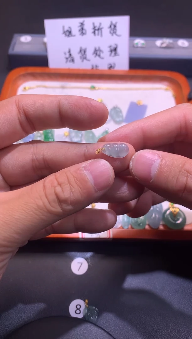 【闪购商品】翡翠吊坠(不含链)18K金镶嵌1