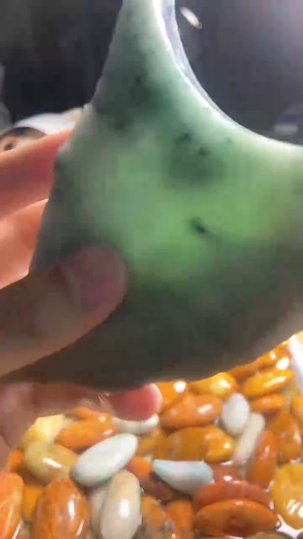 翡翠未镶嵌颈饰天然缅甸A货