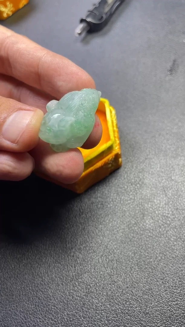 未镶嵌定制翡翠英*挂件抛光一件