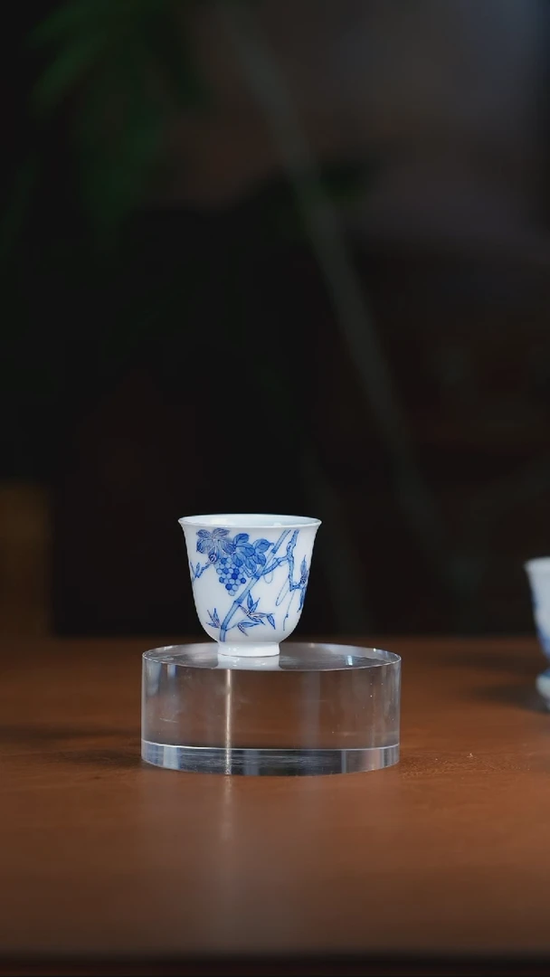 青花葡萄描银闻香杯