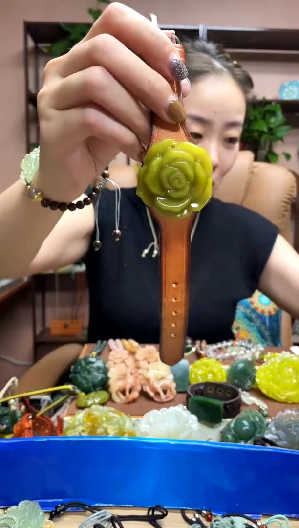 未镶嵌岫玉吊坠多样性发货发其中之一