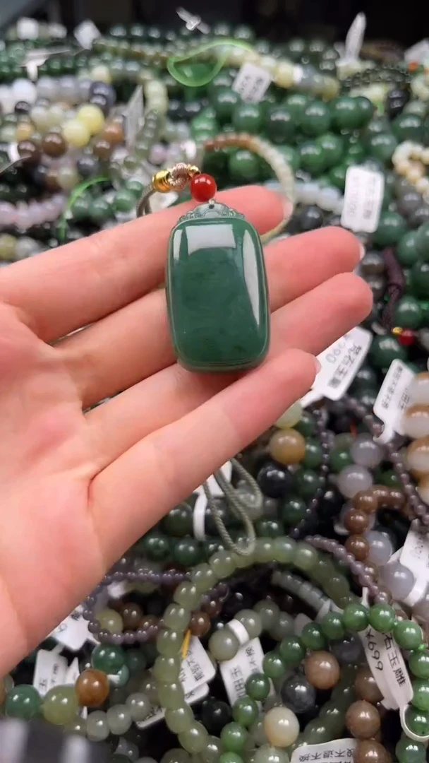 和田玉未镶嵌颈饰1