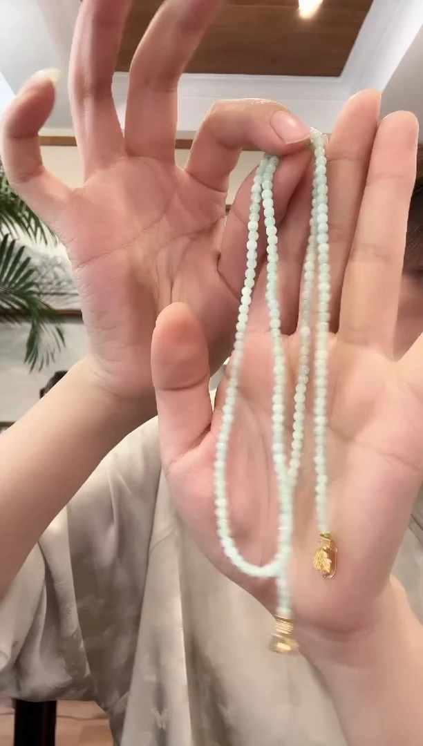 翡翠未镶嵌颈饰国风