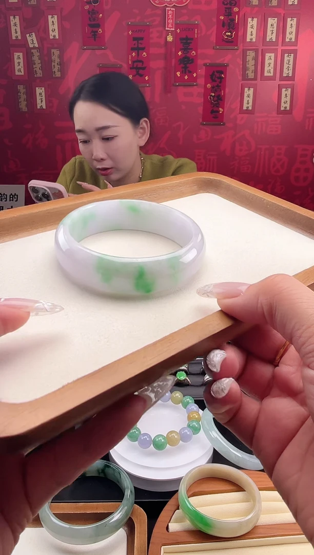 【闪购商品】翡翠手镯未镶嵌手镯