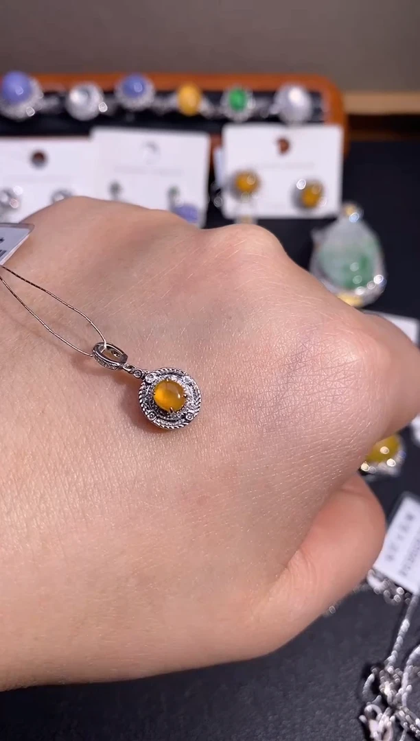 【闪购商品】翡翠吊坠(不含链)18K金镶嵌吊坠