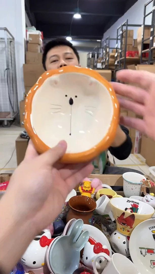 瓷片小号狮子猫碗