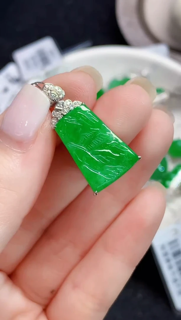 吊坠(不含链)18K金镶嵌翡翠L0803多样性发其一