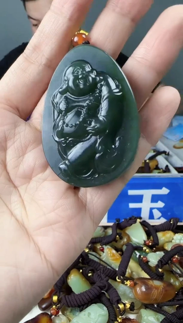 和田玉未镶嵌颈饰1