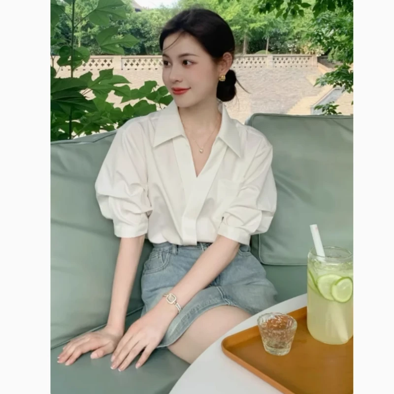 白色V领短袖衬衫女夏季设计感小众法式独特别致修身气质翻领上衣