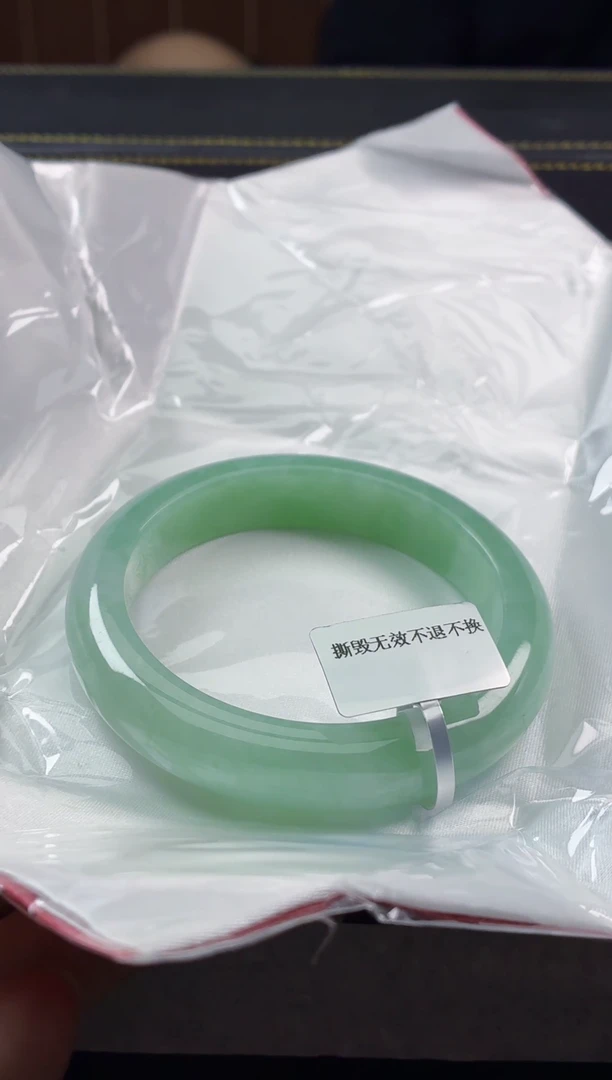 翡翠手镯未镶嵌纯天然A货翡翠手镯