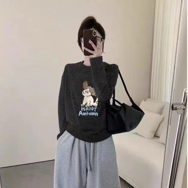52025番外秋季新款时尚卡通狗狗印花宽松减龄百搭长袖T恤女