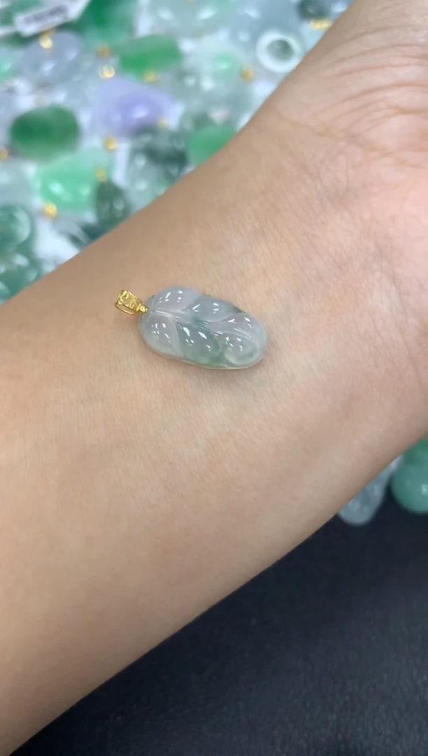 颈饰18K金镶嵌翡翠a货假一赔三支持复检百元上9元证书费自理