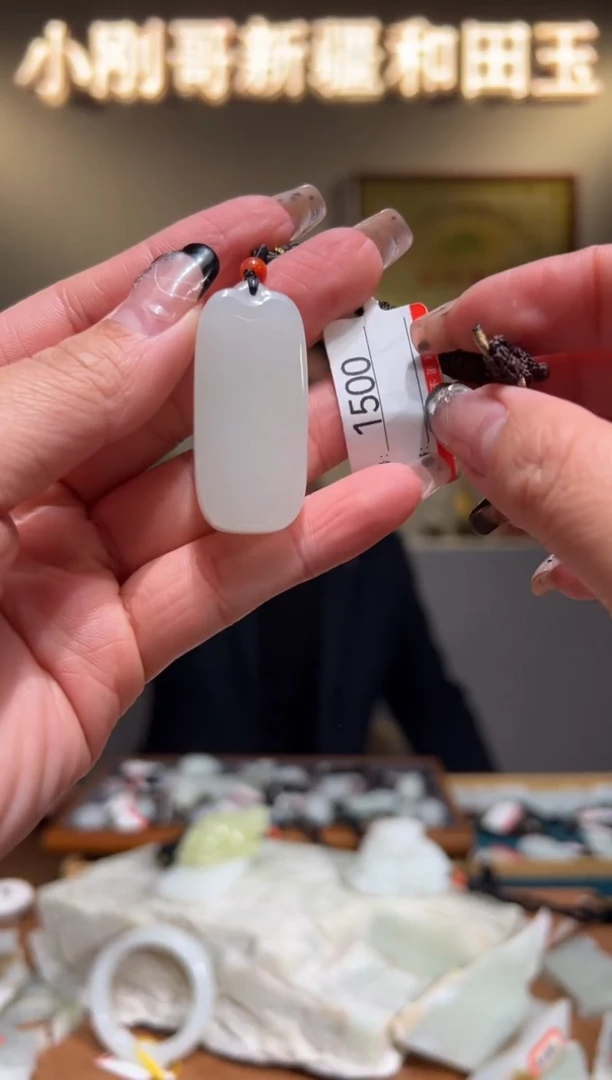 颈饰未镶嵌和田玉1