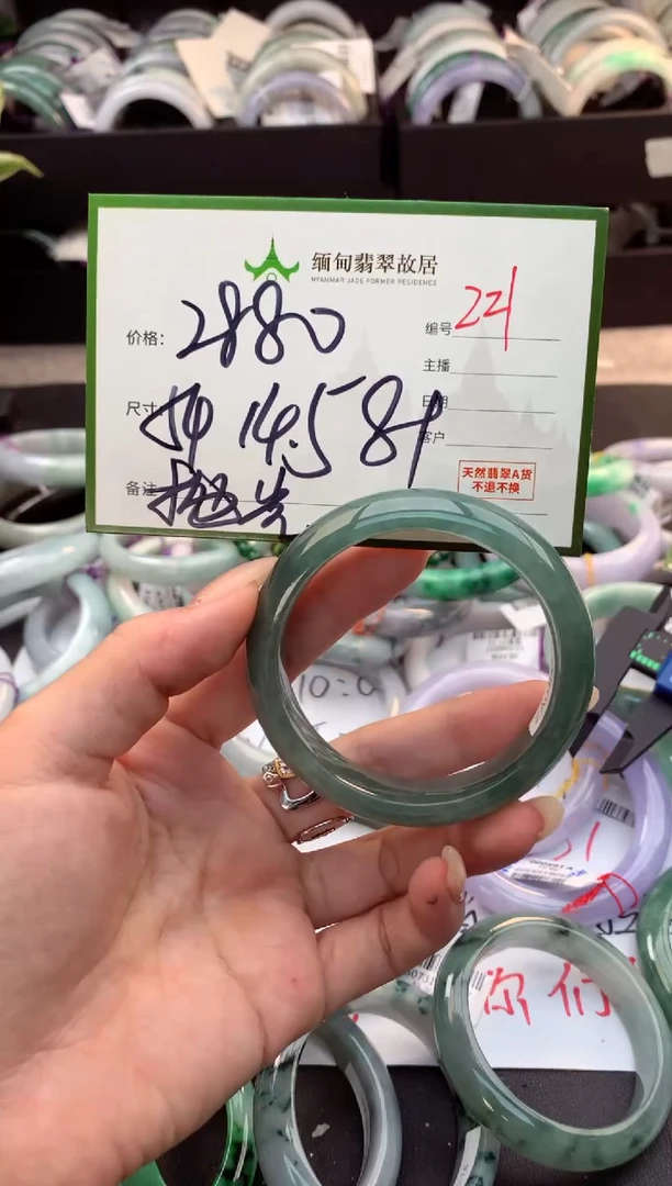 未镶嵌定制翡翠今****！毛货需精细抛光+多人