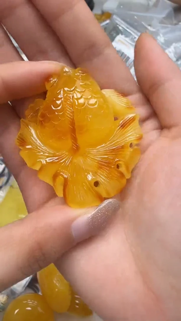 裸石琥珀未镶嵌如图