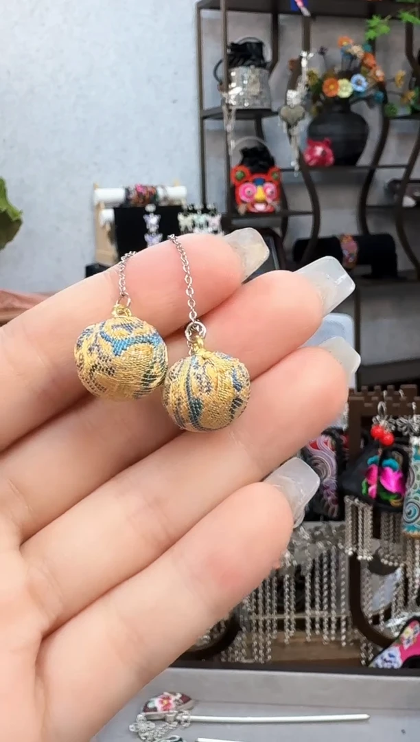 织绣云织瑶非遗老绣饰品113