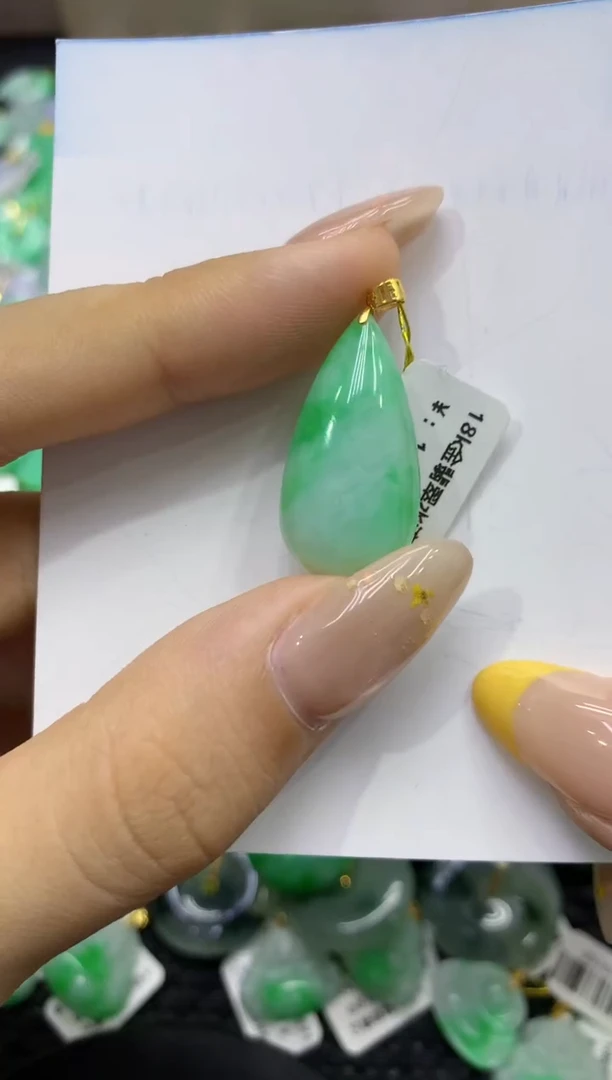 颈饰18K金镶嵌翡翠天然缅甸翡翠A货