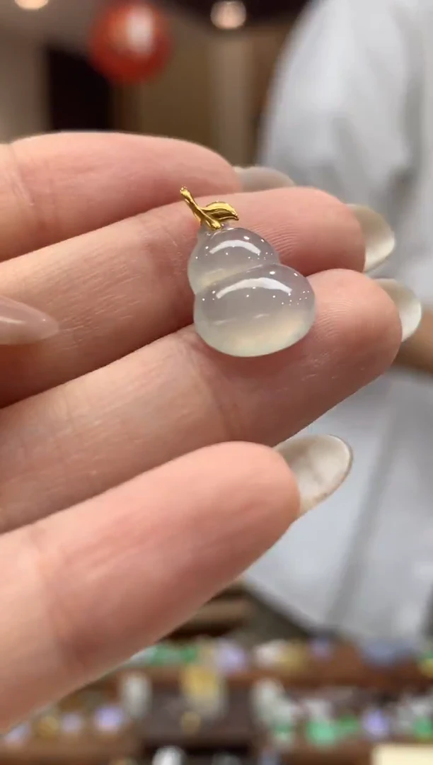 吊坠(不含链)18K金镶嵌翡翠葫芦