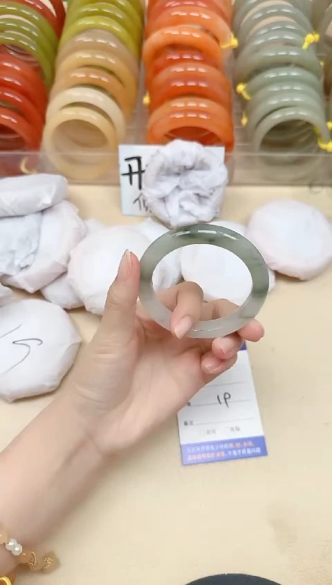 未镶嵌手镯石英质玉32/54