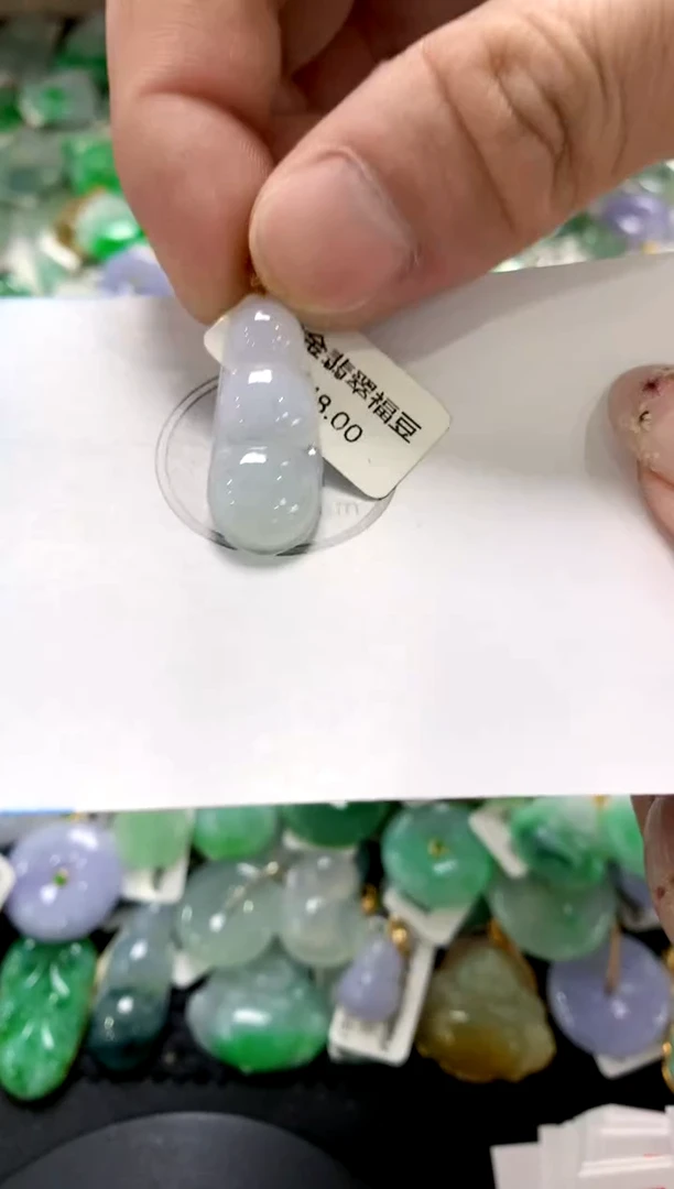 翡翠18K金镶嵌颈饰1111111111111111