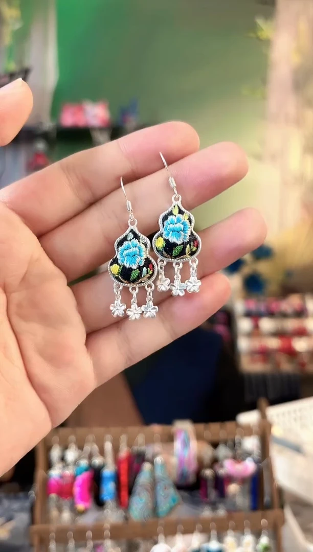 彩云南阁非遗老绣饰品529*