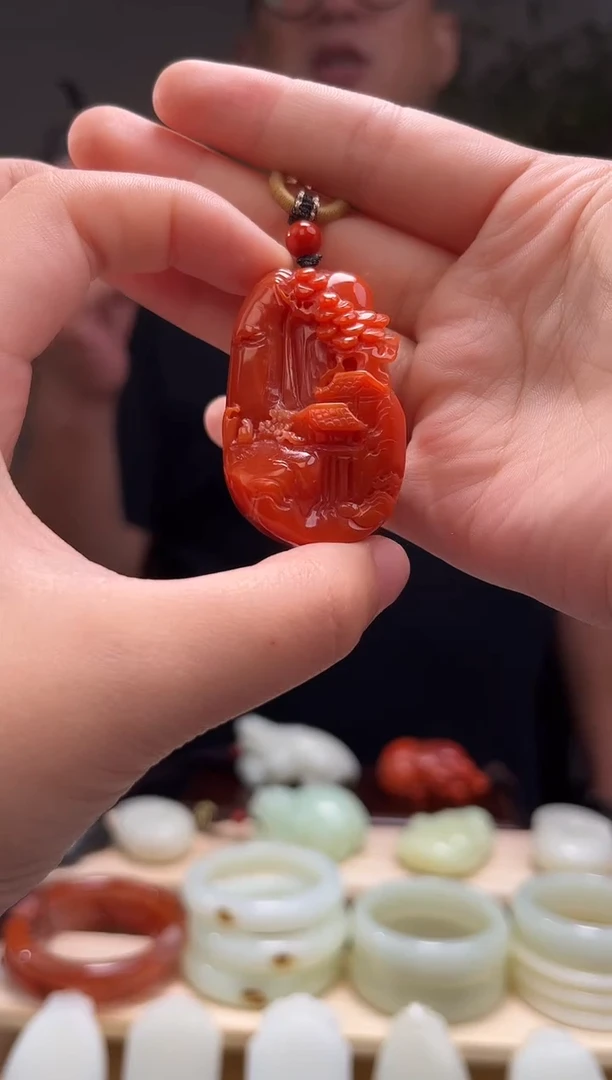 颈饰未镶嵌南红玛瑙吊坠