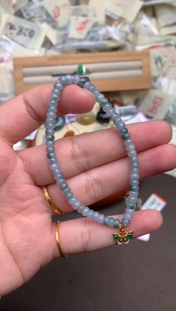 翡翠挂件未镶嵌  —