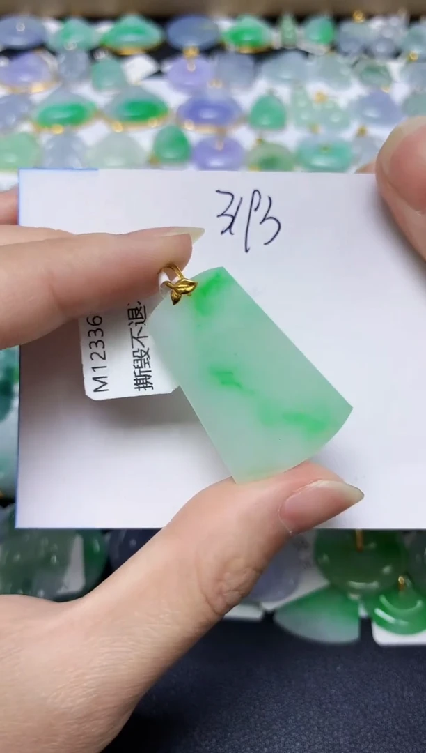 翡翠18K金镶嵌颈饰天然缅甸翡翠A货