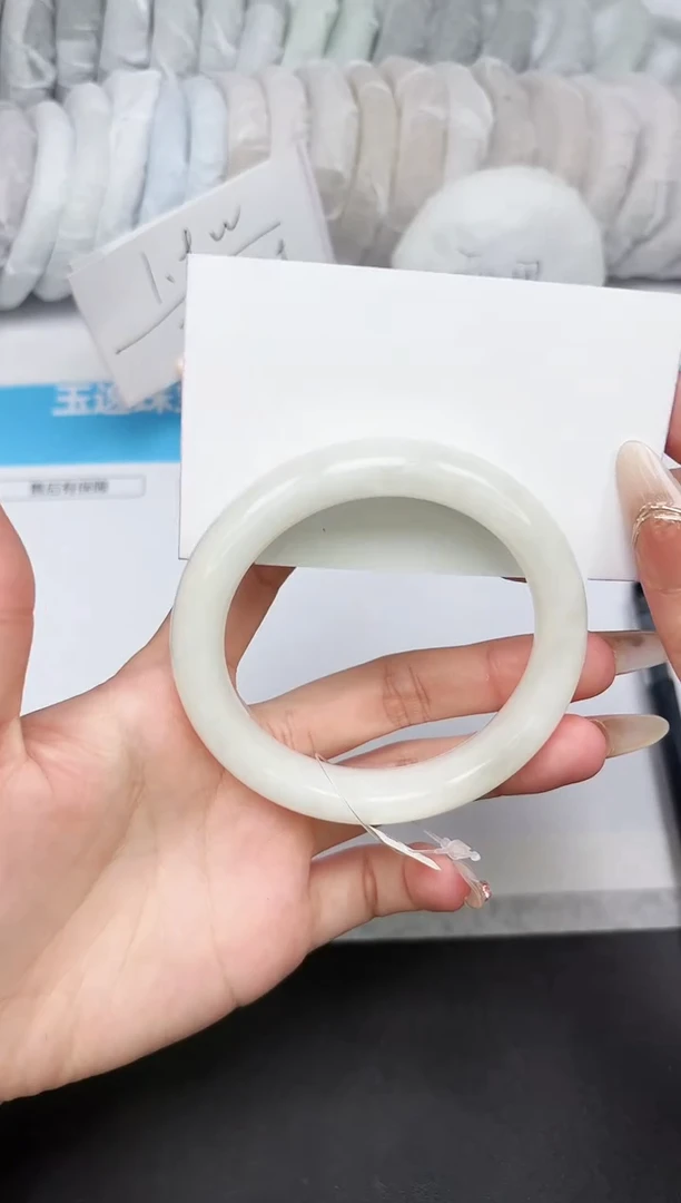 和田玉未镶嵌手镯104-60