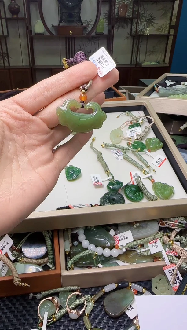 颈饰未镶嵌和田玉1