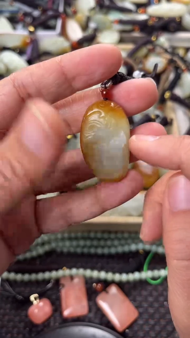 【闪购商品】和田玉颈饰未镶嵌多样性发货没有证书拍一发一有瑕