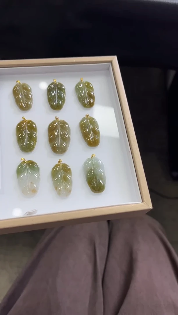 颈饰18K金镶嵌翡翠H34/多样性发一件/配绳子