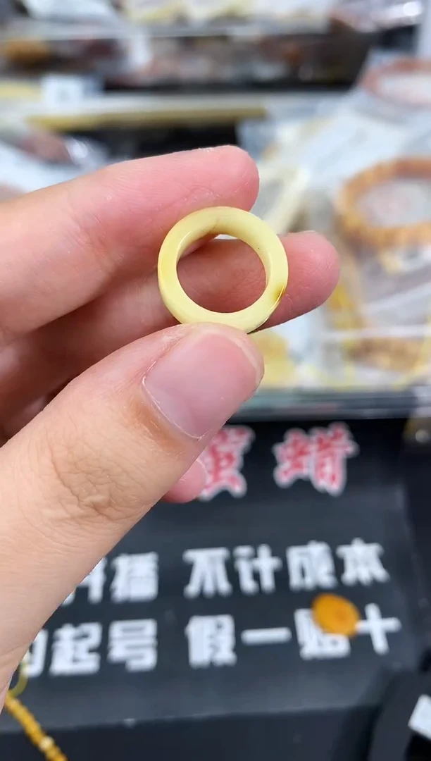 蜜蜡未镶嵌珠宝奇石170