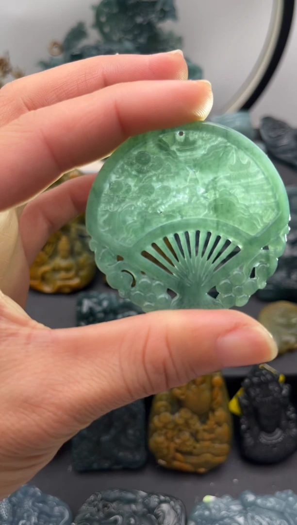 颈饰未镶嵌翡翠手握江山