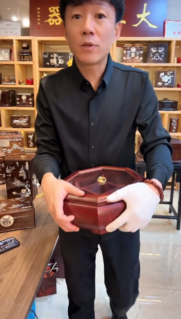 【闪购商品】紫檀木类成套家具血檀 八角素面干果盒