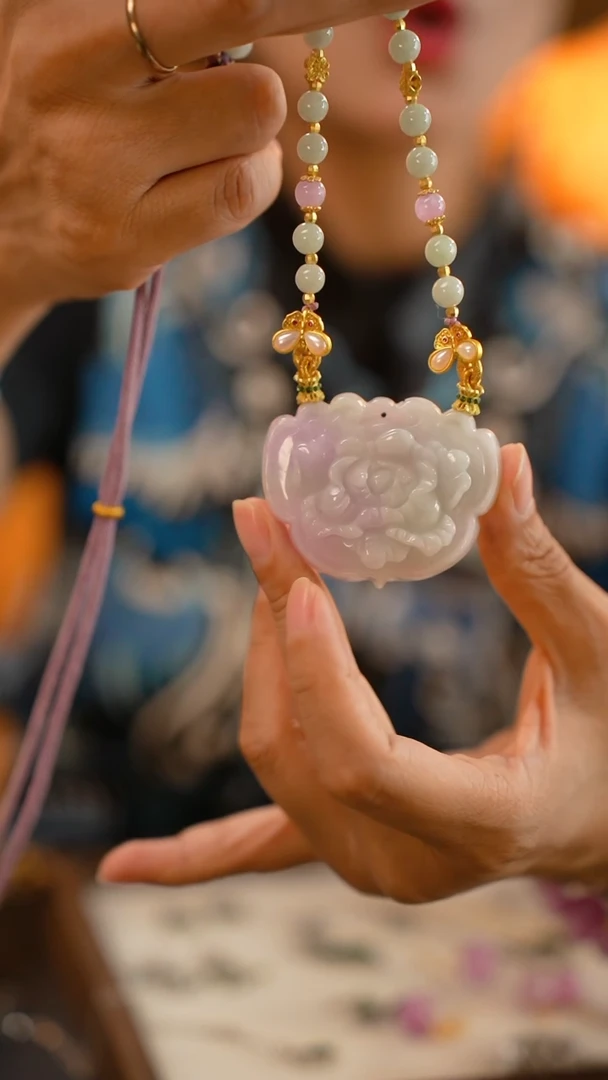 翡翠未镶嵌颈饰24小时内发货质保A货