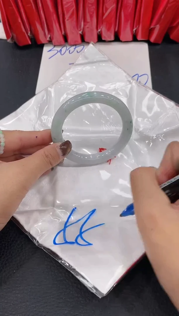 【闪购商品】翡翠手镯未镶嵌手镯