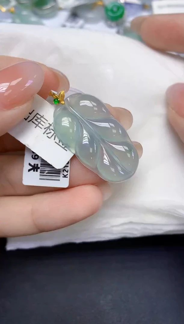 颈饰18K金镶嵌翡翠天然缅甸翡翠A货多样性发一件