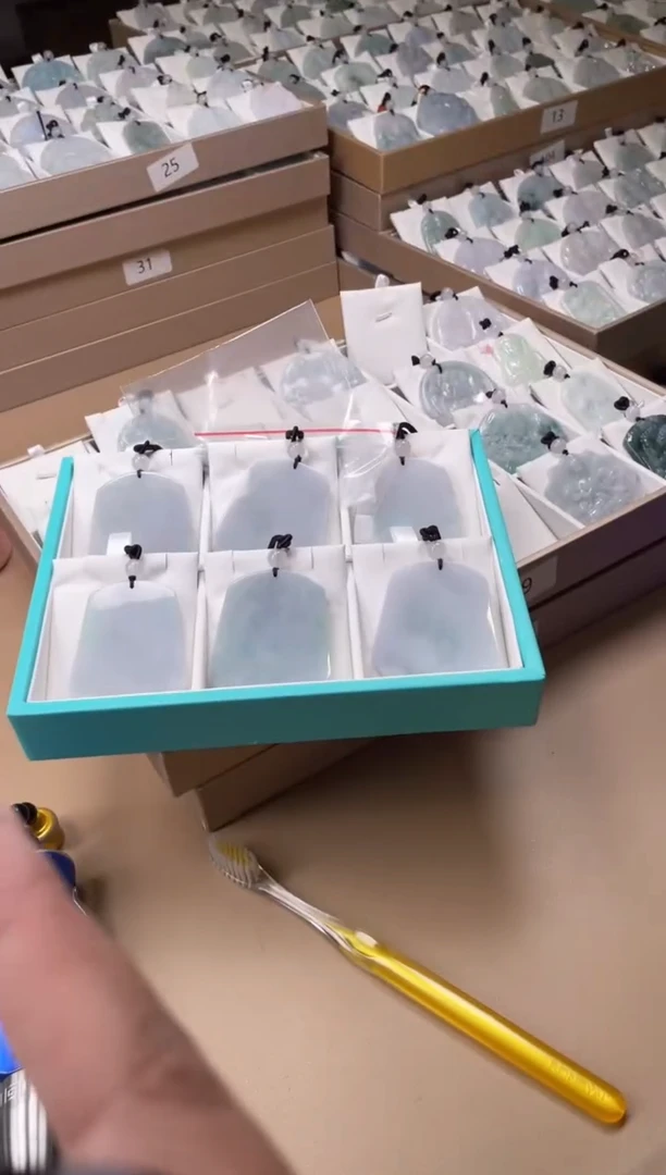 【闪购商品】翡翠颈饰未镶嵌天然缅甸A货翡翠多样性发一无事牌128