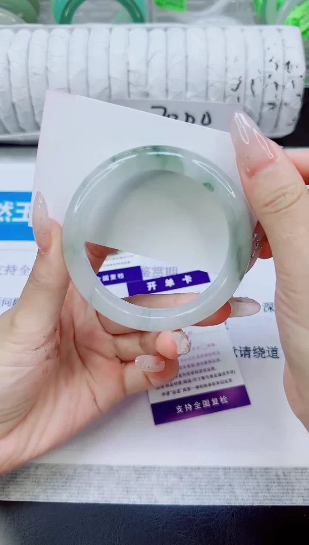 未镶嵌手镯石英质玉84/56.2