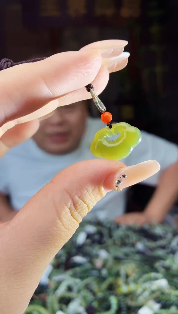 和田玉未镶嵌颈饰拍一发一