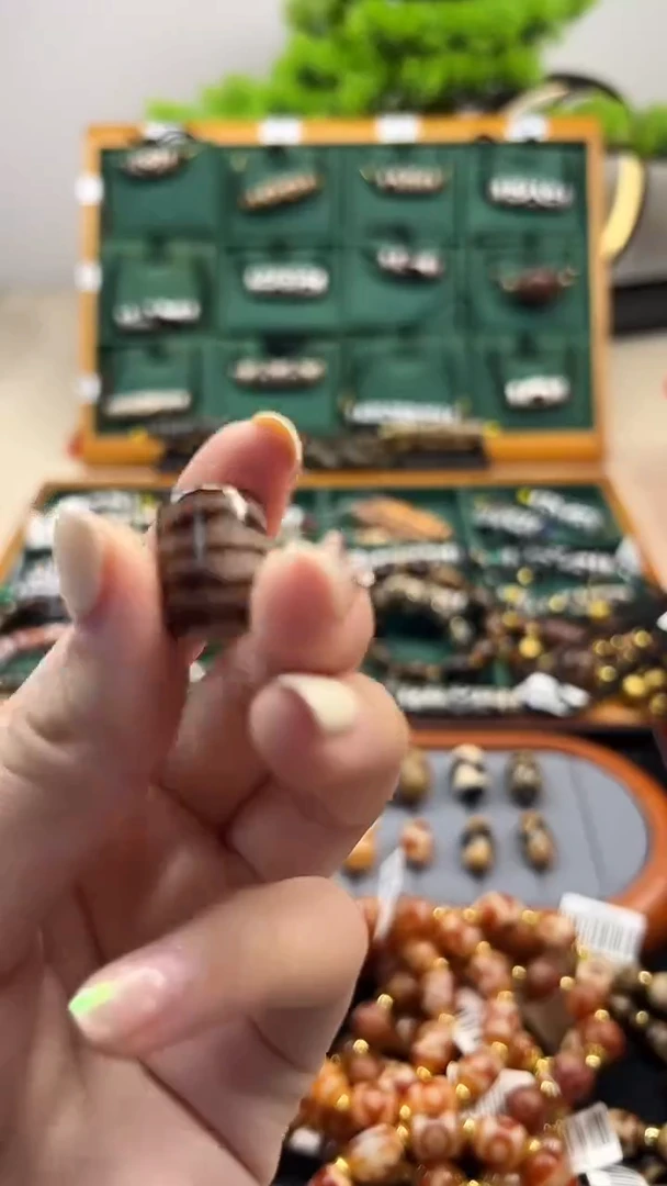 玛瑙/玉髓（覆膜）颈饰未镶嵌28.（微瑕）